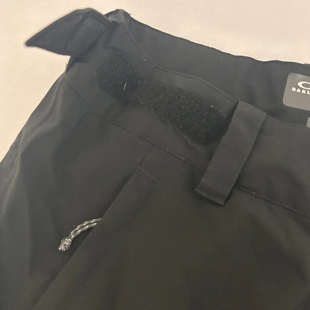 Oakley Axis Snow Pants Mens Small Black‎ Insulated Snowboard Ski Performance
